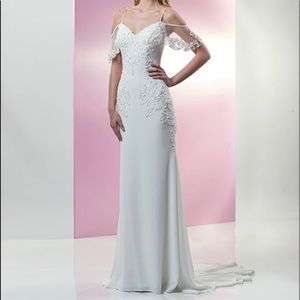 Never worn gorgeous white gown